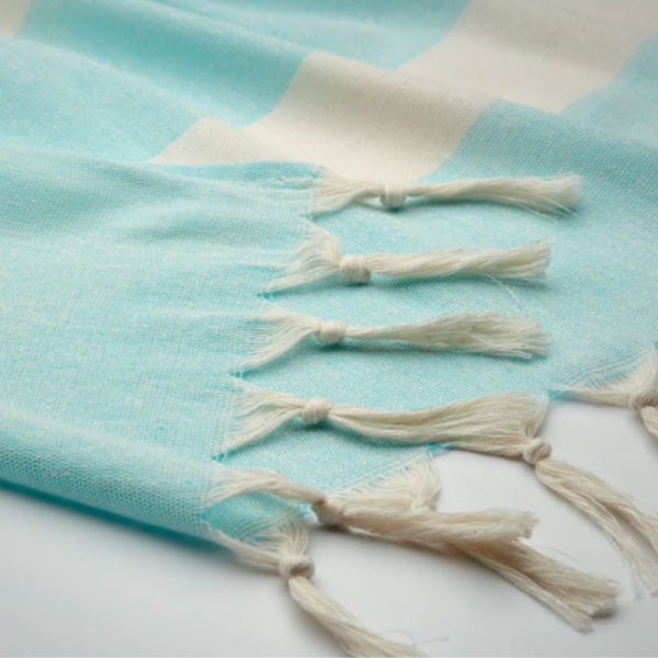 Fouta serviette de plage AGOURA bleu clair personnalisé en France